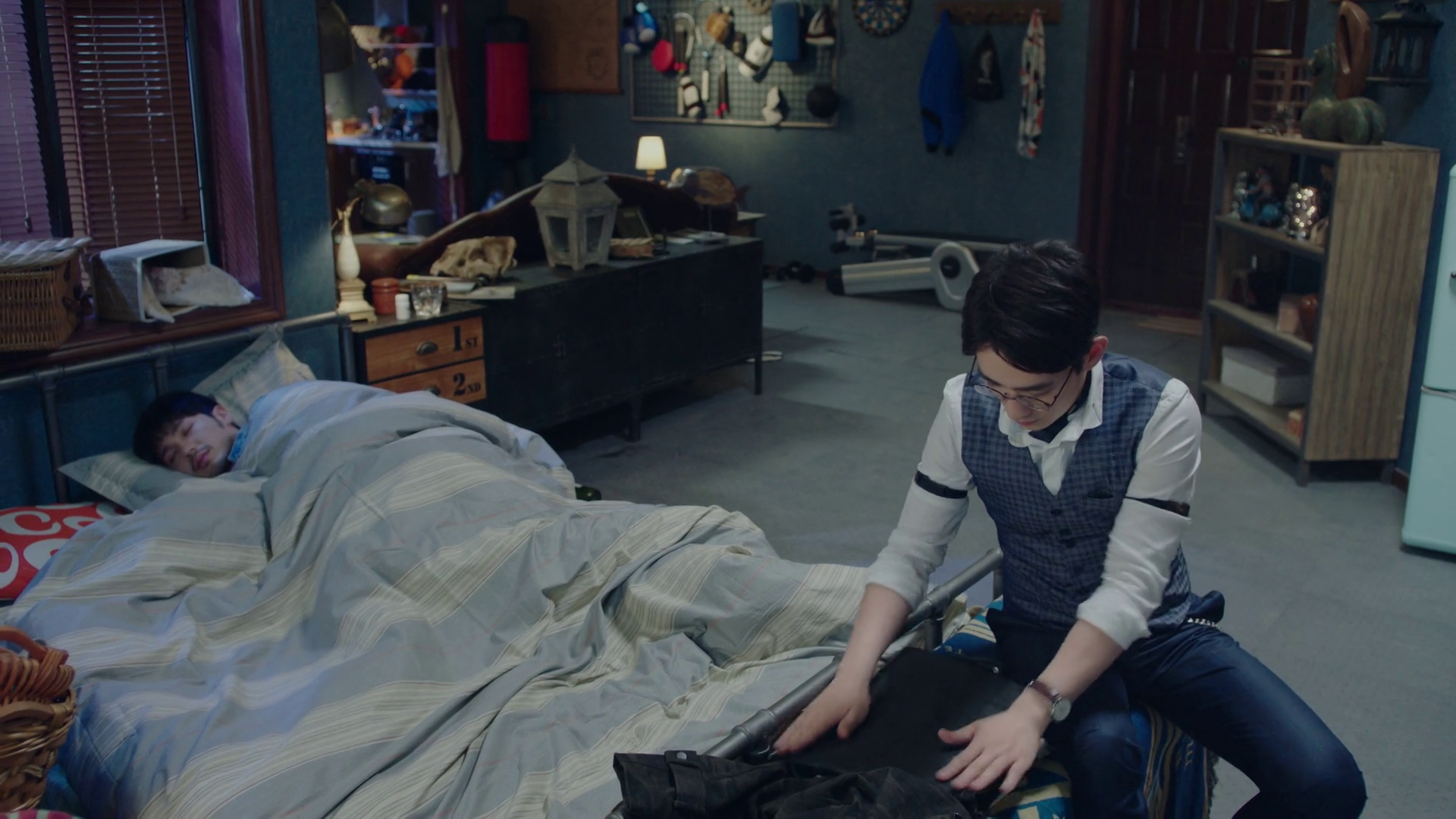 shen wei folds clothes